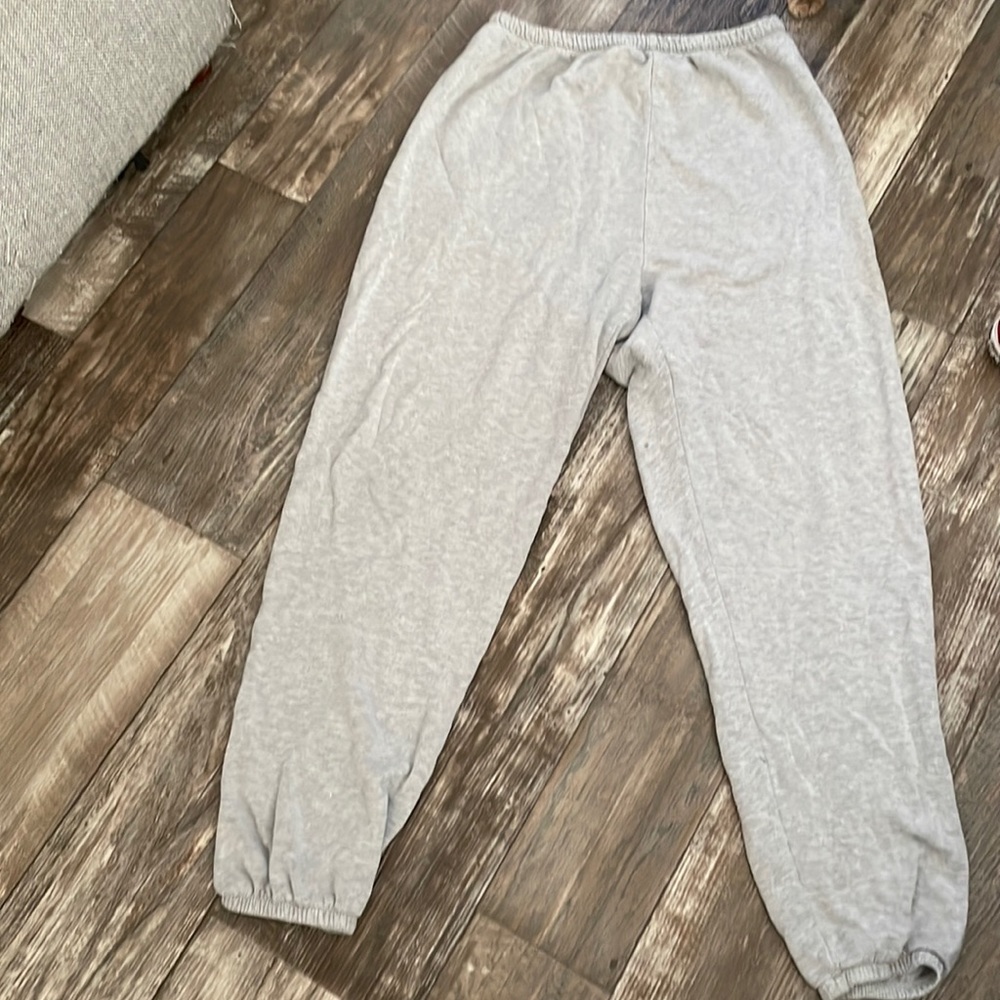 Grey stretchy sweatpants